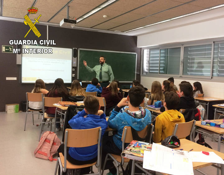 La Guardia Civil ha impartido 228 conferencias en centros de enseñanza de Guadalajara en el segundo trimestre