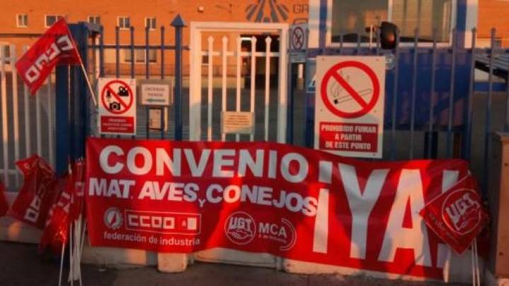 CCOO cifra en un 100% el seguimiento de la huelga en los mataderos de aves y conejos en Castilla-La Mancha