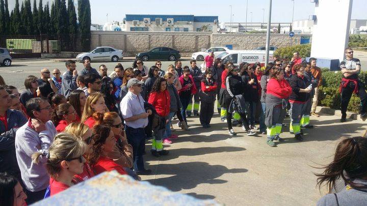 Los trabajadores de Logista Libros, en Cabanillas, inician la huelga