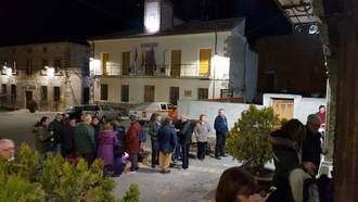 Los parejanos terminan el carnaval compartiendo patatas y sardinas asadas