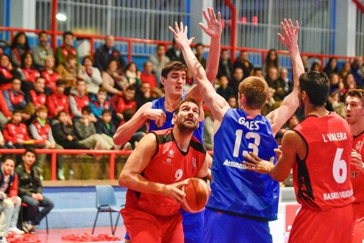 Isover Basket Azuqueca resolvió el partido en el primer acto