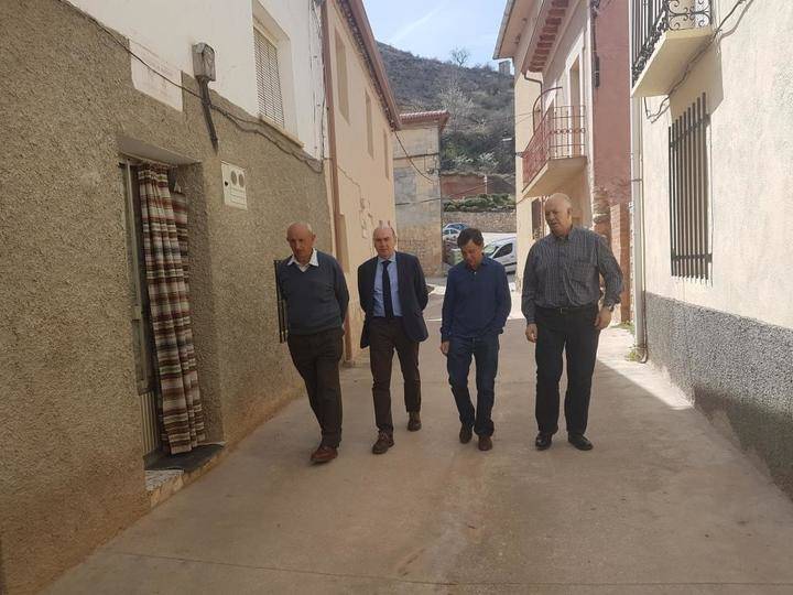 Latre destaca la importante inversión que la Diputación lleva a cabo para dar respuesta a las necesidades de los pueblos