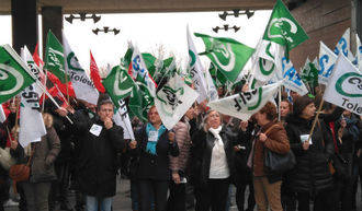 Sigue el caos sanitario: Un centenar de sanitarios se movilizan contra el desastre de la bolsa de trabajo del Sescam