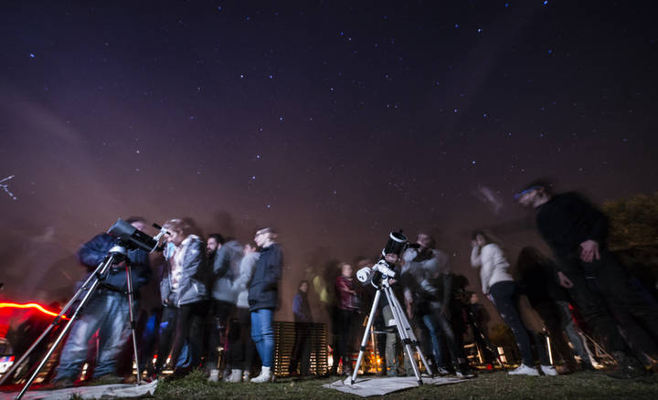 Durante tres horas, 250 personas exploraron desde Valdenazar el penúltimo cielo nocturno del invierno 