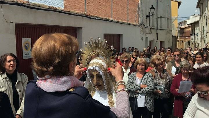 Concurrida procesión del Santo Encuentro y la Quema del Judas de Pareja