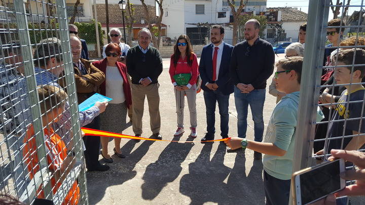La Diputación colabora con más de 8.000 euros para la construcción de una pista de pádel en Alcocer