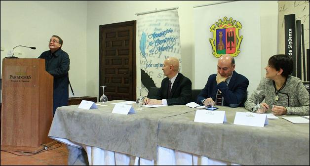 Sigüenza tuvo, y sigue teniendo, quien le escriba