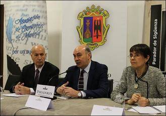 Sigüenza tuvo, y sigue teniendo, quien le escriba