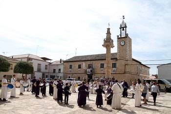 Primera tamborrada de Viernes Santo en Fuentenovilla