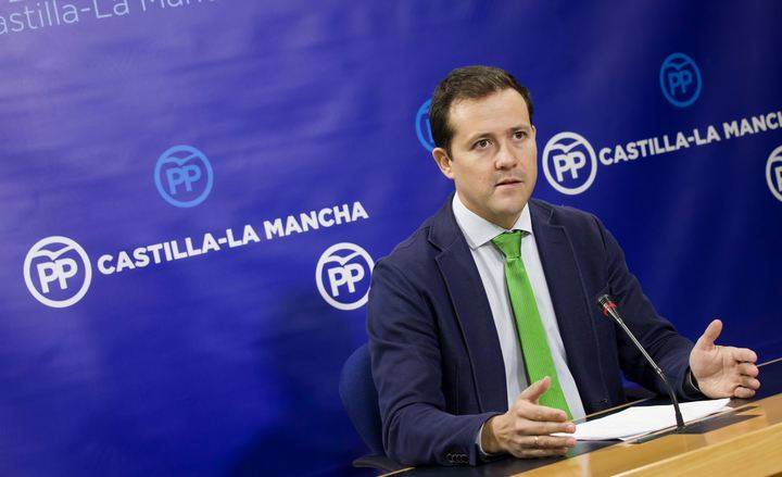 Velázquez exige a Page el cese fulminante de Ruiz Molina “por un caso flagrante de `puerta giratoria´ que incumple la ley”