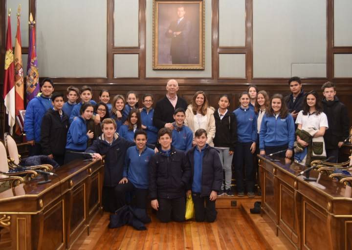 Escolares de la ESO del Colegio Maristas visitan el Palacio Provincial