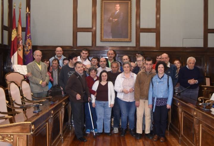 Dos grupos del Colegio Nuestra Señora de la Salud visitan el Palacio Provincial