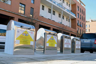 Entran en funcionamiento los contenedores soterrados de la azudense plaza 3 de Abril