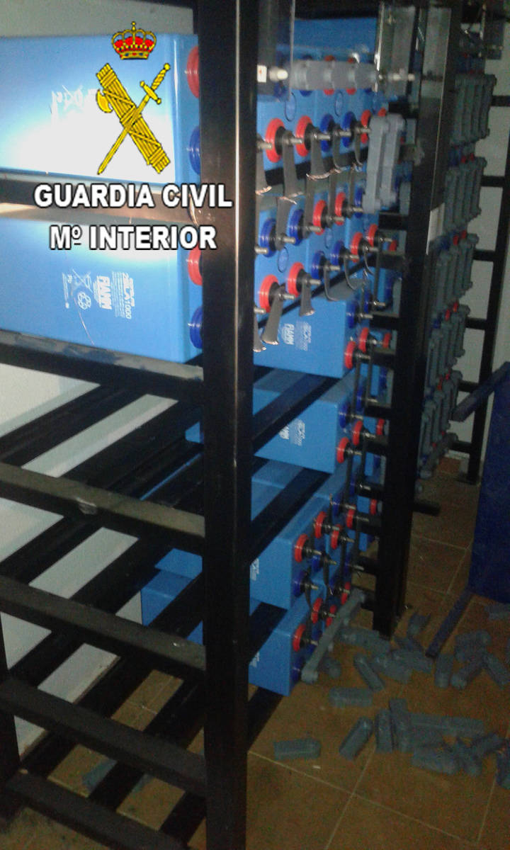 La Guardia Civil detiene a tres personas por robar baterías de telefonía en Muduex