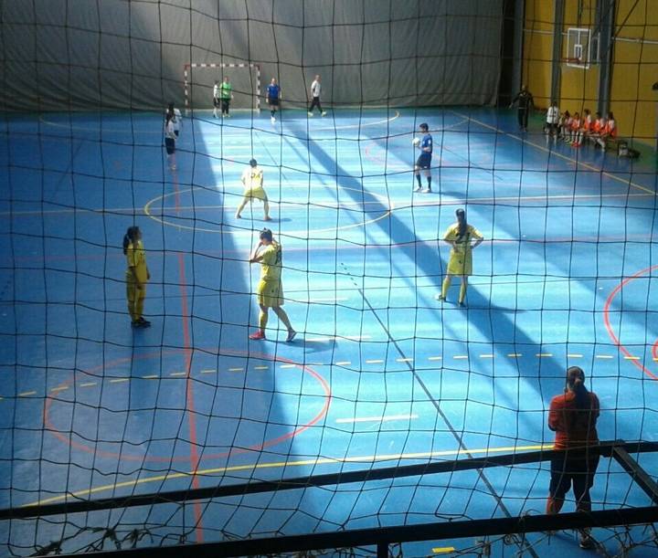 Reparto de manitas y puntos en el municipal de Vicálvaro