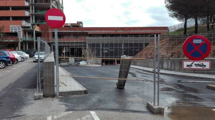 ¿Qué pasa con la obra de ampliación del Hospital de Guadalajara, con el nuevo aparcamiento, con el 2º acceso, con la contratación de profesionales...?