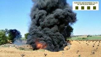 No aprendemos: Arden 20 toneladas de neumáticos en una antigua gravera de Toledo