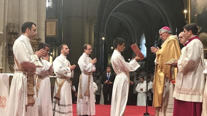 El arzobispo de Toledo ordena a 4 sacerdotes y a 10 diáconos