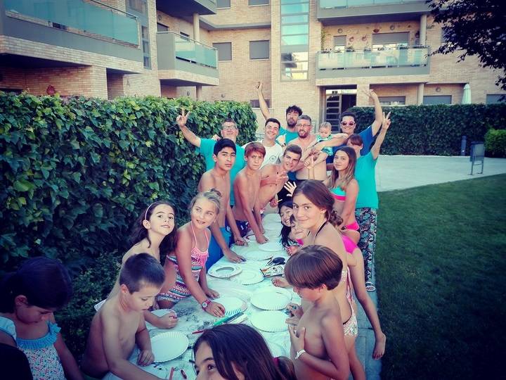 Piscina y lectura, una propuesta para los más pequeños en Valdeluz