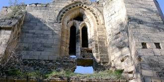 Atención ayuntamientos: Un americano rico quiere rehabilitar su patrimonio histórico deteriorado