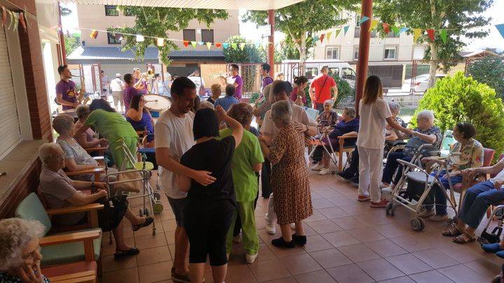 Extraordinaria degustación de aperitivos ofrecida por la Asociación de Mujeres de Cabanillas
