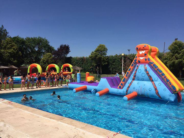 Extraordinaria degustación de aperitivos ofrecida por la Asociación de Mujeres de Cabanillas