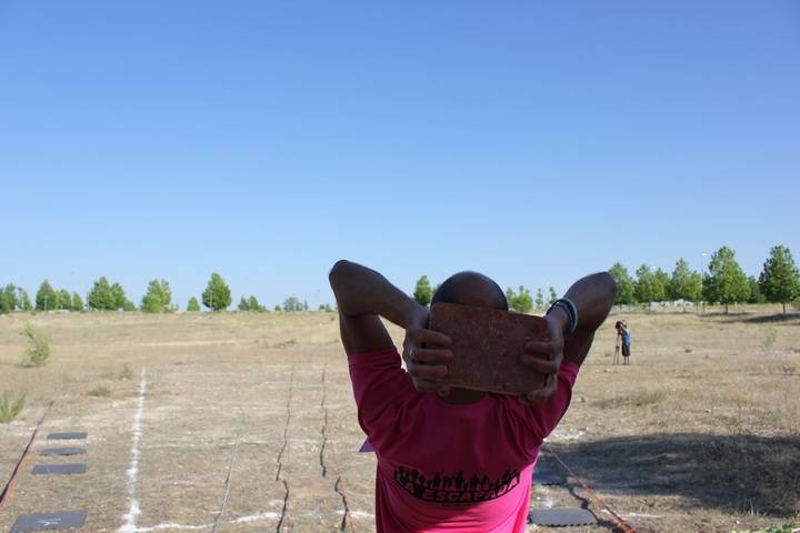 Éxito rotundo del 1er Campeonato del Mundo de Lanzamiento de Ladrillo de Valdeluz con 60 inscritos