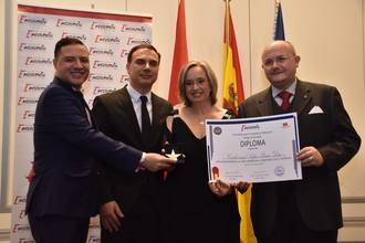 Los pianistas a dúo Carles & Sofía, Estrella de Oro a la excelencia profesional