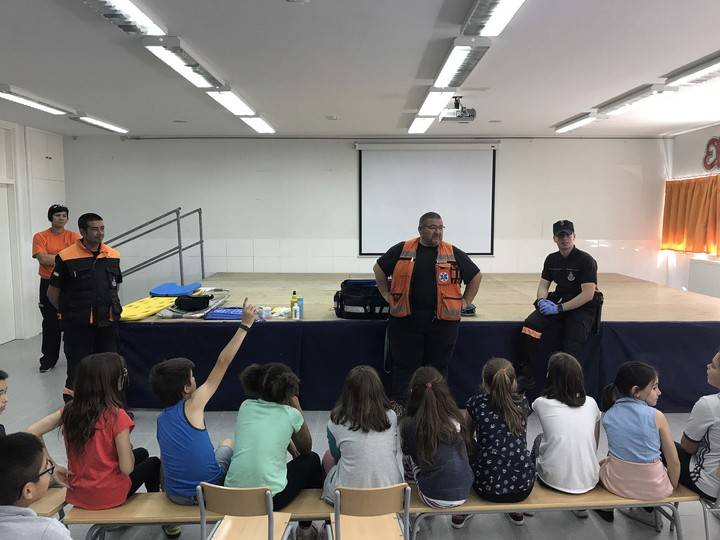 Los niños del Villa de Quer reciben un curso de primeros auxilios