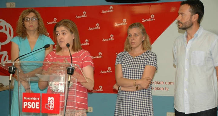 El PSOE de Guadalajara se enfanda con el PP de Villanueva por lo mismo que hace el PSOE de Madrid con la alcaldesa Carmena de Ahora Podemos