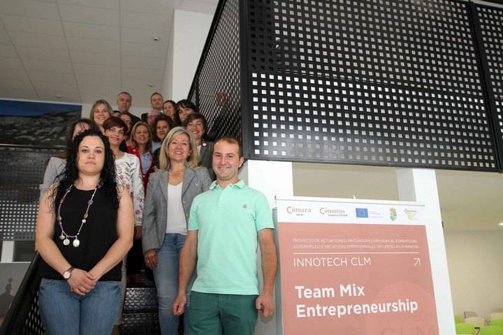 Veinte emprendedores han recibido asesoramiento personalizado para sus proyectos empresariales en el curso 'Emprendedores Team Mix'