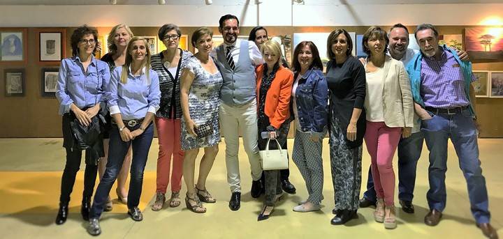 Yolanda Ramírez apoya la escuela de pintura de El Casar y destaca el trabajo de sus alumnos