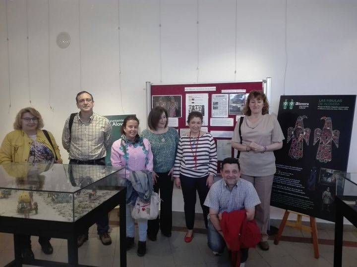 La Biblioteca de Alovera acoge una exposición sobre fíbulas y época visigoda