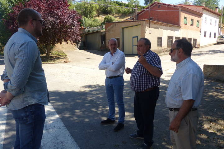 El presidente de la Diputación mantiene un encuentro con el alcalde de Torre del Burgo
