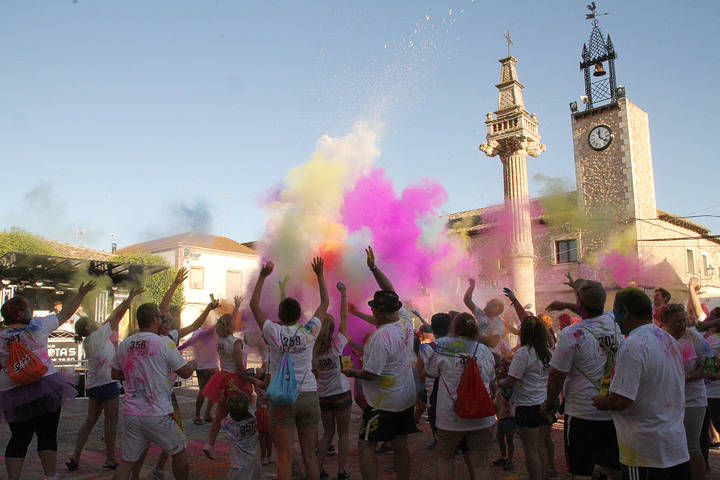 Fuentenovilla estalló de color en su 'I Marcha Colour Run'