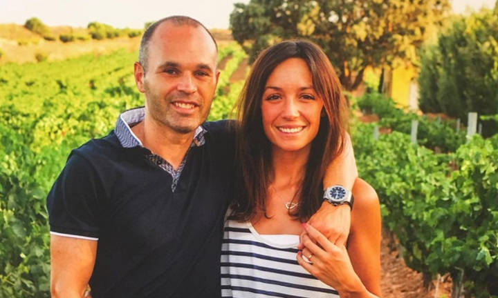 ¡HOLA! Iniesta y Anna Ortiz, padres por tercera vez de una niña