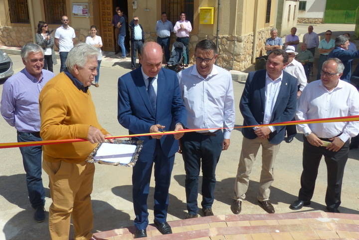 José Manuel Latre, inaugura las obras de reforma de la Plaza Mayor del Pozo de Almoguera
