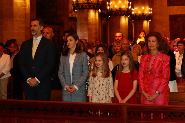 ¡HOLA! Letizia Ortiz en la Misa del Domingo de Pascua