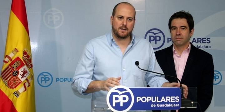 Lucas Castillo: “Mientras el PP es un partido ilusionado, unido, fuerte y estable, el PSOE está fracturado, roto y sus líderes han sido derrotados”