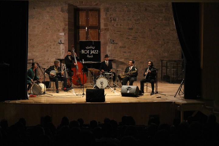Madrid Hot Jazz Band funde el frío de una lluviosa tarde de abril seguntina a base de sonido 'Dixieland'