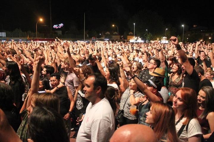 Más de 8.000 personas abarrotaron el extraordinario concierto en Cabanillas del 