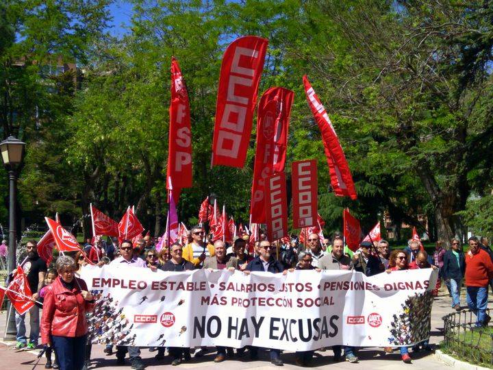 Más de 1.800 manifestantes en Guadalajara exigen este 1º de Mayo a los gobiernos y a la patronal “responsabilidad para rescatar a las personas”
