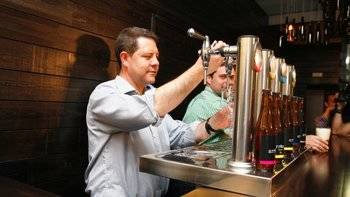 ¿Quiénes son los 5 candidatos que se pelean por quitar a Page el liderazgo del PSOE en Castilla-La Mancha?