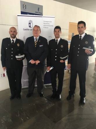 Toman posesión dos nuevos policías locales y un oficial en El Casar