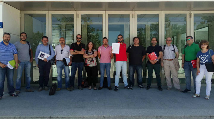 Los sindicatos de funcionarios (CCOO, UGT, CSIF y STAS ) se levantan de la mesa y plantan a Page, hartos de hacer 'el paripé'