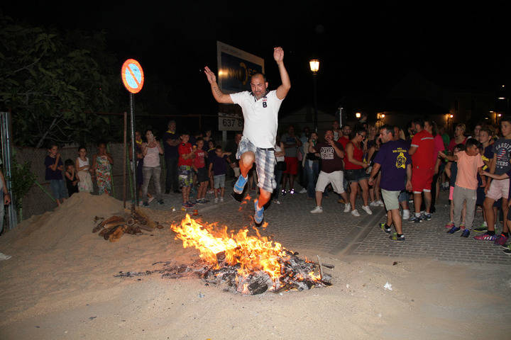 Hogueras y música en directo en la noche de San Juan setera