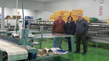 Yolanda Ramírez visita diferentes empresas de producción del espárrago en Torre del Burgo