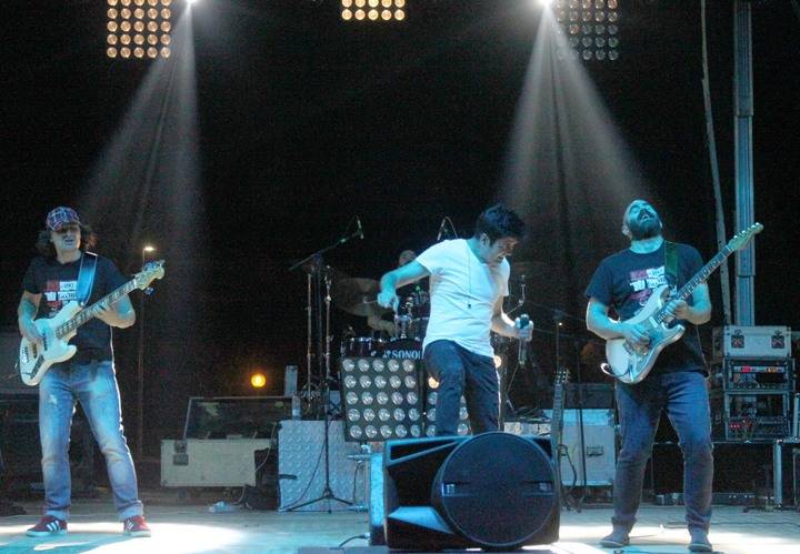 Tributos, tortilla, juegos, vaquillas... Un día en la fiestas de Cabanillas