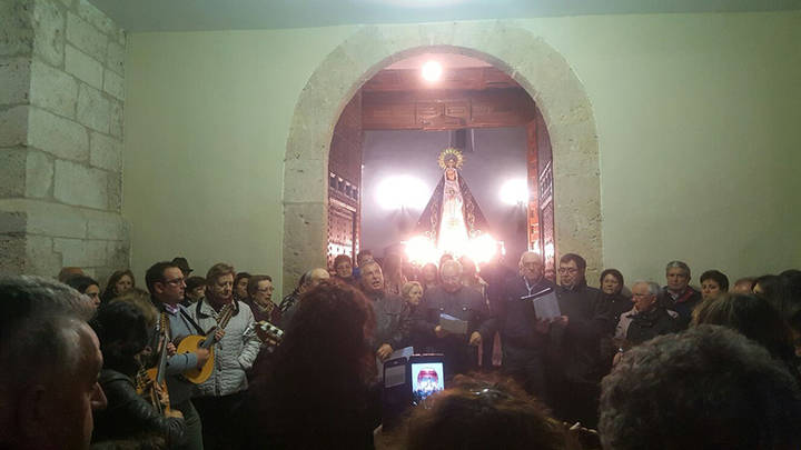Los jóvenes quintos de Yebra volvieron a celebrar la tradicional fiesta de Los Mayos