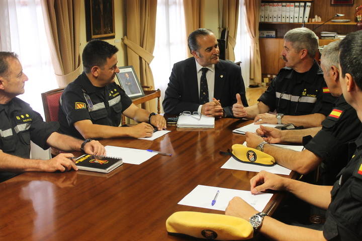 Gregorio se reúne con la UME para coordinar el trabajo durante el verano en Castilla-La Mancha